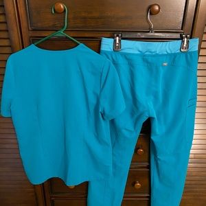 Figs teal medium top and bottom